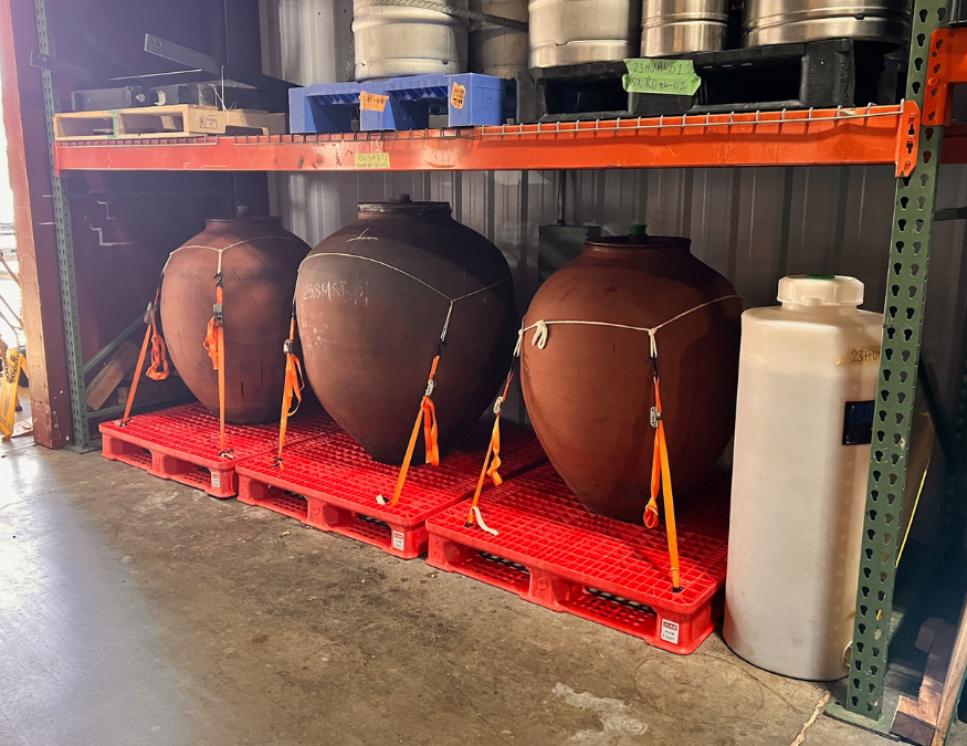 3 different sized amphorae