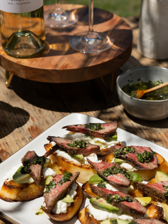 plate of steak crostinis