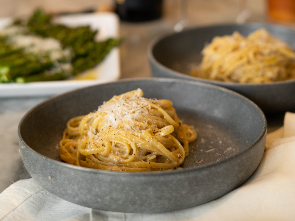 plate of cacio e pepe pasta
