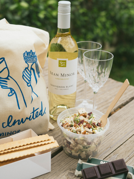 picnic with sauvignon blanc with chicken salad