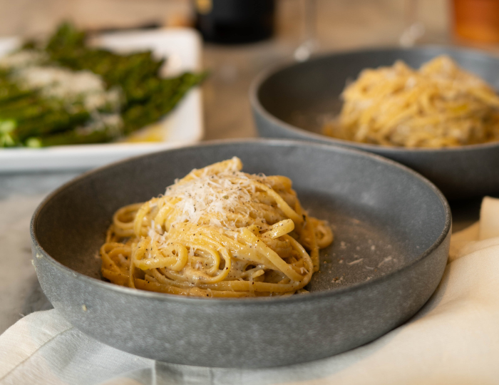 plate of cacio e pepe pasta