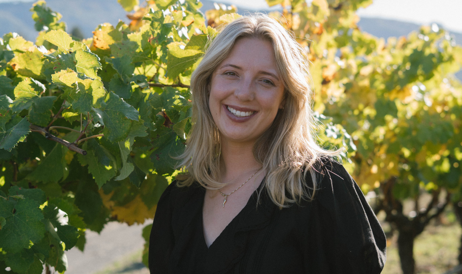 Elle in the vineyards